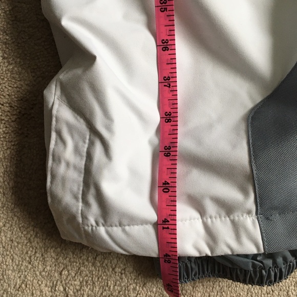 Columbia women’s white snow pants - Picture 9 of 10